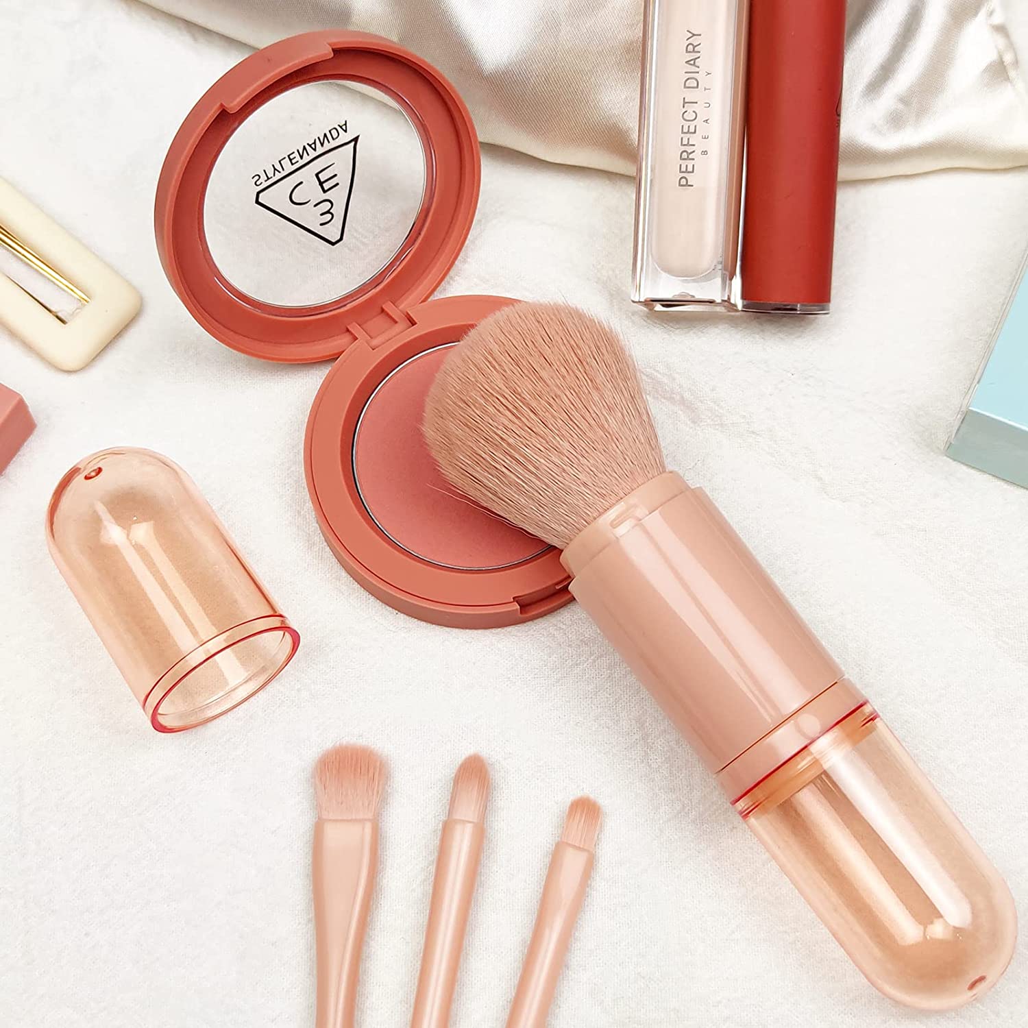 4 in 1 Make Up Brush - 4 verschillende soorten brushes - inclusief een trendy draagbare case - Image 8